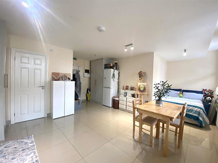 Studio To Rent In Leeland Road, Ealing, W13