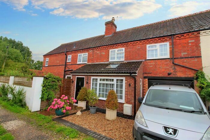 3 Bedroom Property For Sale In Main Street, Hoveringham, Nottingham, NG14