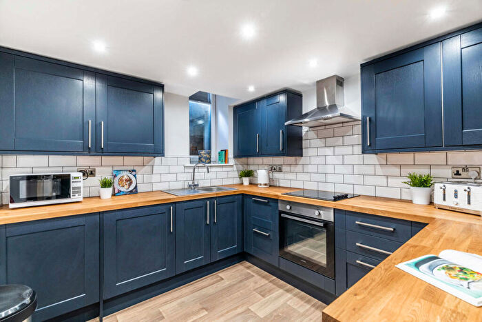 5 Bedroom House To Rent In Quarry Street, Leeds, LS6