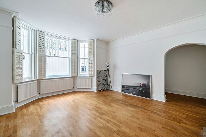 2 Bedroom Flat To Rent In Courtfield Gardens, London, SW5