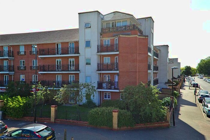 2 Bedroom Flat To Rent In Chantry Close, London, SE2