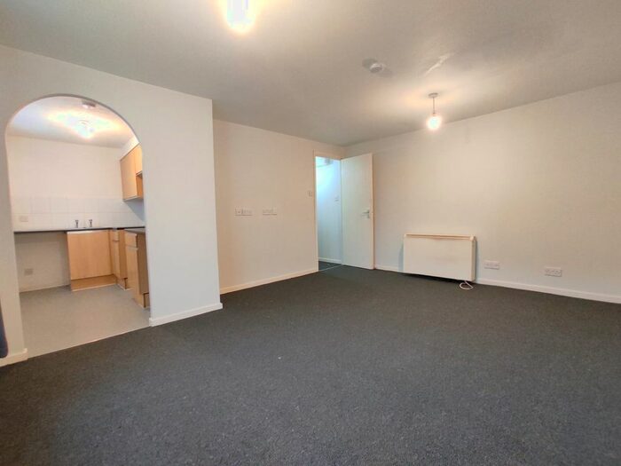 Studio To Rent In Swaythling Close, Edmonton, N18