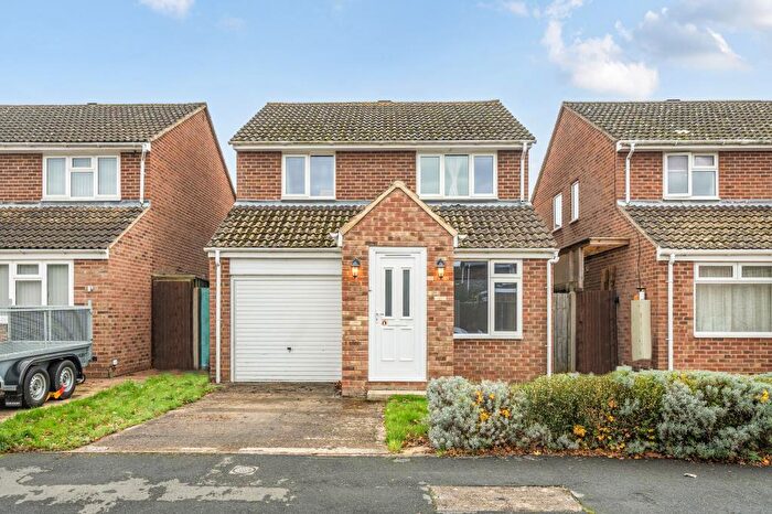 3 Bedroom Detached House For Sale In Grovelands, Kidlington, OX5