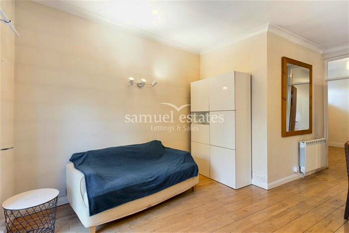 1 Bedroom Flat To Rent In Lambton Road, Raynes Park, SW20
