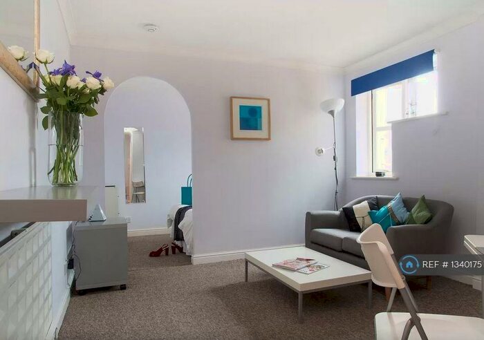 1 Bedroom Flat To Rent In Transom Close, London, SE16