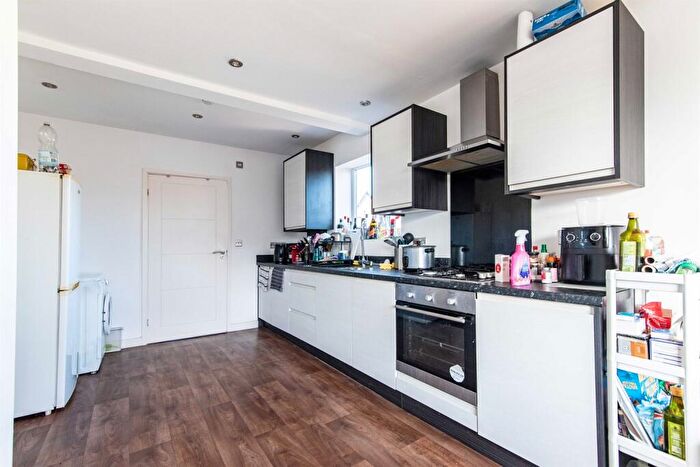 3 Bedroom Apartment To Rent In A Villa Road, NG3