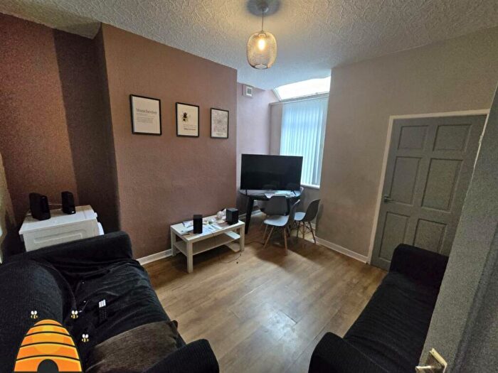 4 Bedroom House To Rent In Moseley Road, Manchester, M14