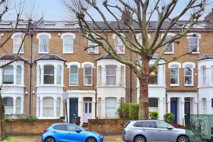 2 Bedroom Apartment To Rent In Hanley Road, Islington, N4