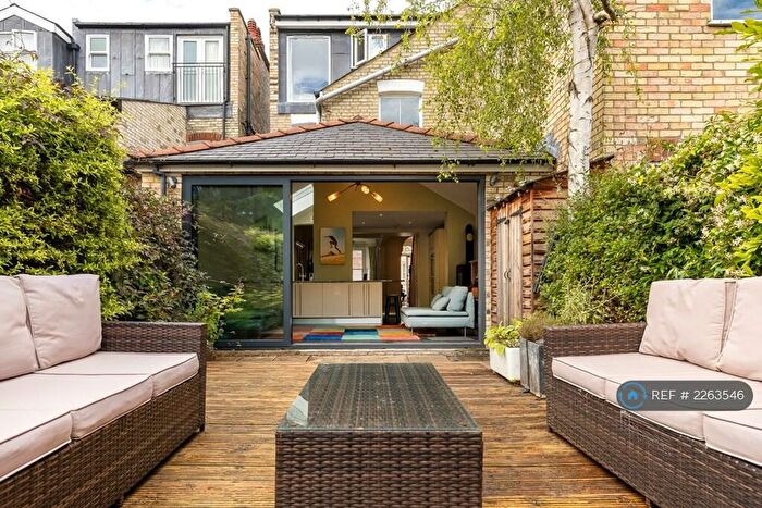 3 Bedroom Semi-Detached House To Rent In Humberstone Road, Cambridge, CB4