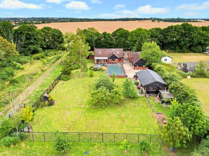4 Bedroom Chalet For Sale In Blind Lane, Billericay, CM12