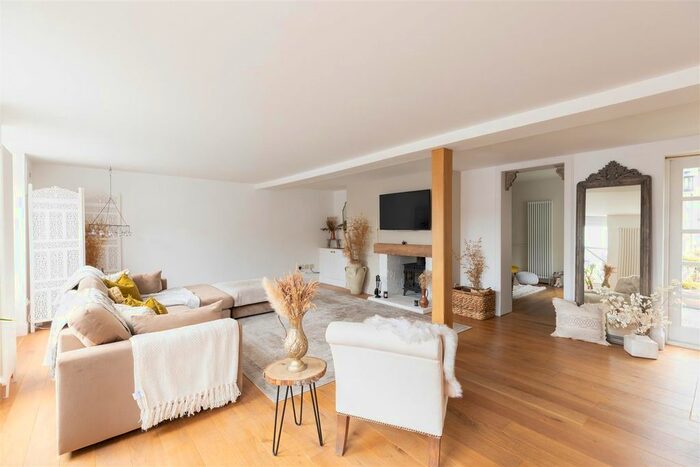 2 Bedroom Property For Sale In Main Street, Bankfoot, Perth, PH1