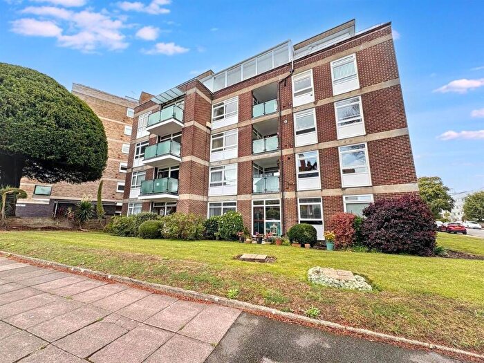 3 Bedroom Flat For Sale In Granville Road, Eastbourne, BN20