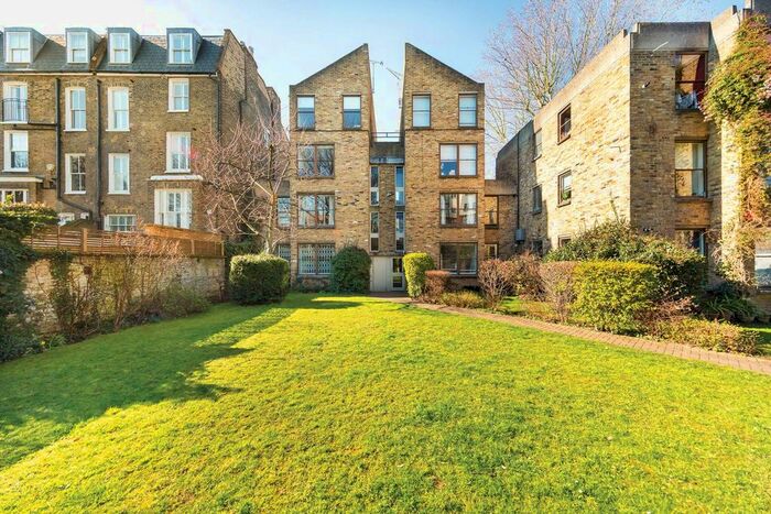 2 Bedroom Flat To Rent In The Chase, Clapham, London, SW4