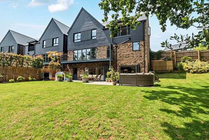 4 Bedroom Detached House For Sale In Carex Close, Godalming, Surrey, GU7