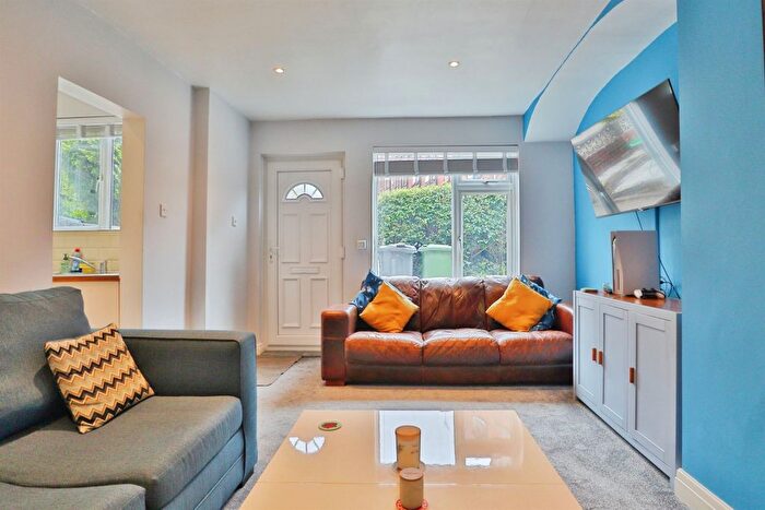 1 Bedroom Terraced House For Sale In Bankfield Gardens, Leeds, LS4