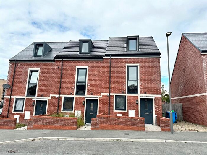 3 Bedroom Semi-Detached House To Rent In Great Mersey Street, Kirkdale, Liverpool, L5