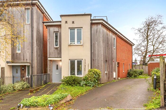 2 Bedroom Maisonette For Sale In Terriers End, High Wycombe (driveway & Outdoors Space), HP13