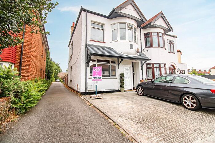 1 Bedroom Flat For Sale In Royston Avenue, Southend-on-Sea, SS2
