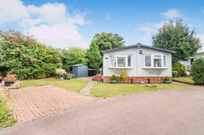 2 Bedroom Park Home For Sale In Lilac Avenue, Briar Bank Park, Wilstead, MK45