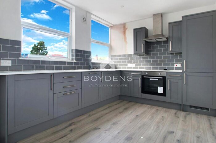 3 Bedroom Flat To Rent In Connaught Avenue, Frinton On Sea, CO13