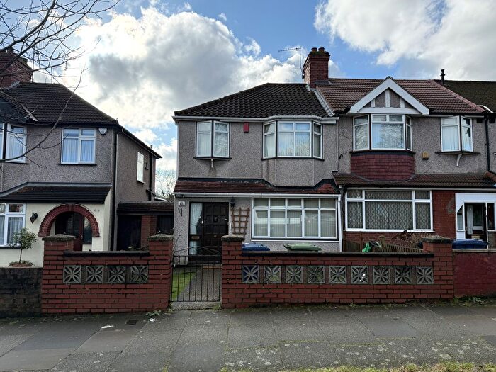 3 Bedroom End Terrace House For Sale In Sheridan Terrace, Whitton Avenue West, Northolt, UB5