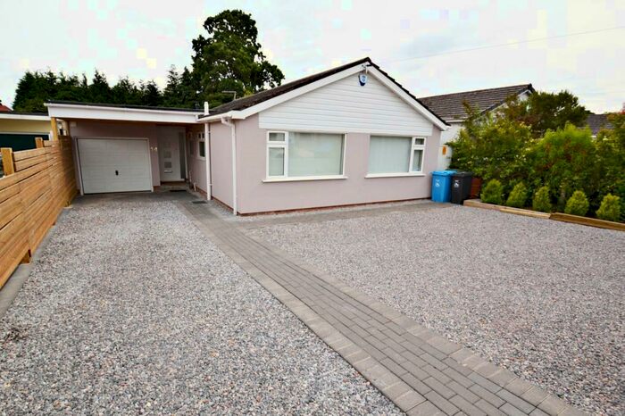 4 Bedroom Bungalow To Rent In Broadstone, BH18