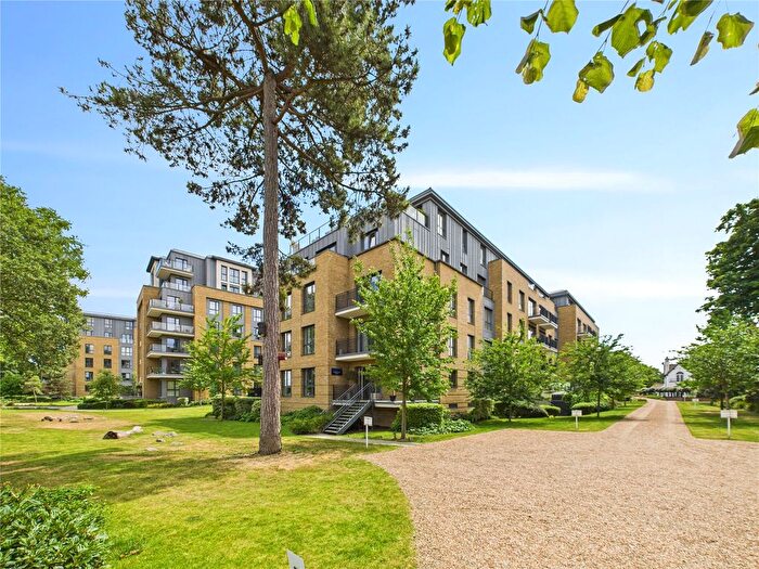 1 Bedroom Flat To Rent In Camera House, Teddington, TW11