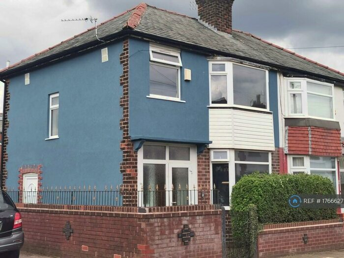 3 Bedroom Semi-Detached House To Rent In St Andrews Avenue, Droylsden, Manchester, M43