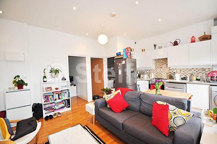 2 Bedroom Flat To Rent In Hartham Road, London, N7