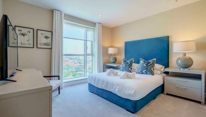 2 Bedroom Apartment To Rent In Westferry Circus, Canary Wharf, London, E14