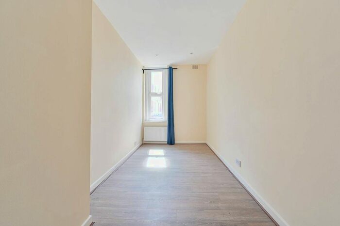 2 Bedroom Flat To Rent In North Pole Road, North Kensington, London, W10