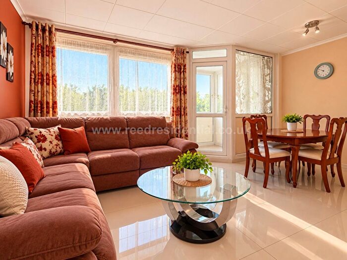 2 Bedroom Flat For Sale In Cecil Court, Southend On Sea, SS2
