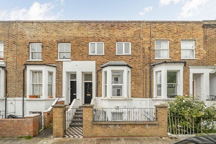 3 Bedroom Flat To Rent In Melina Road, Shepherds Bush, W12