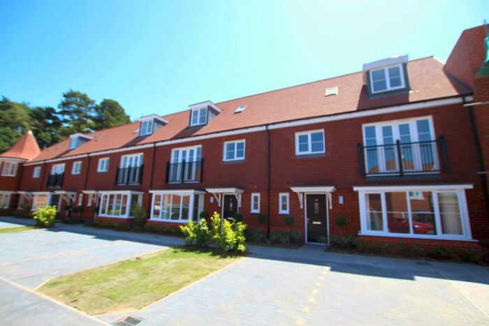 4 Bedroom Terraced House To Rent In Frimley, GU16