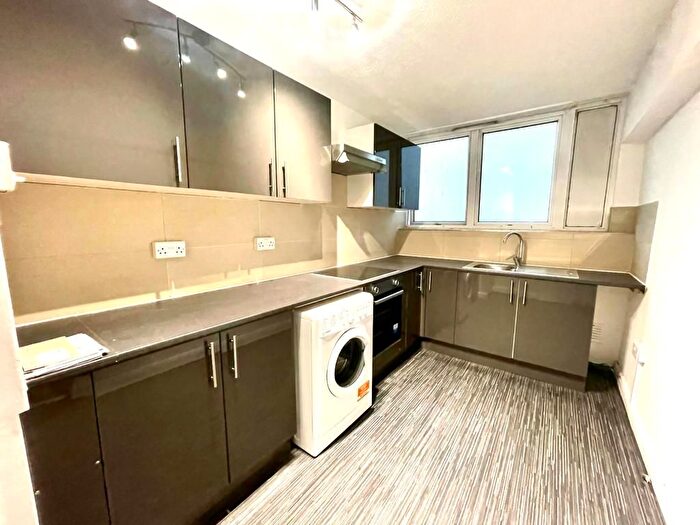 2 Bedroom Flat To Rent In Church Street Estate, London, NW8