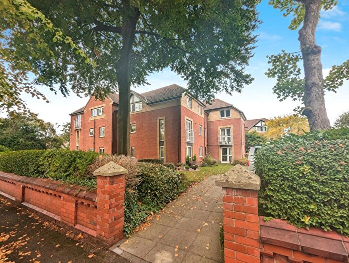 1 Bedroom Apartment For Sale In Clothorn Road, Manchester, Greater Manchester, M20