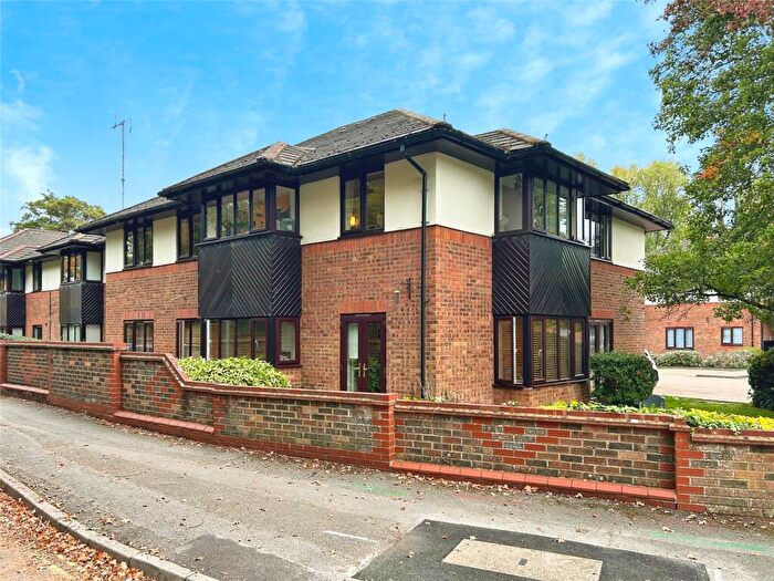 2 Bedroom Apartment For Sale In Lakeside Court, Old Cove Road, Fleet, GU51