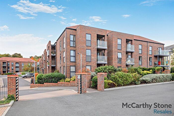 2 Bedroom Flat For Sale In Austen Place, Lower Turk Street, Alton, GU34