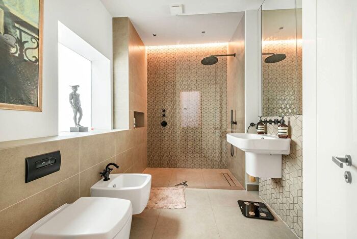 1 Bedroom Property To Rent In Portobello Road, Notting Hill, London, W11