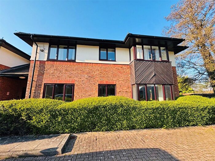 2 Bedroom Flat For Sale In Old Cove Road, Fleet, Hampshire, GU51