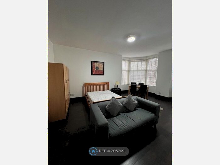 Studio To Rent In Paisley Road West, Glasgow, G51