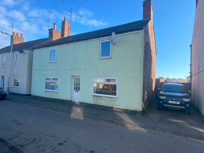 5 Bedroom Detached House For Sale In Hawthorn Bank, Spalding, PE11
