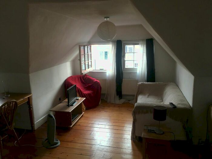 1 Bedroom Flat To Rent In Lawnmarket, Old Town, EH1