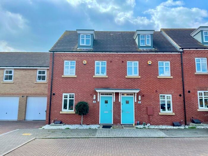 3 Bedroom Terraced House To Rent In Pathia Close, Brooklands, MK10