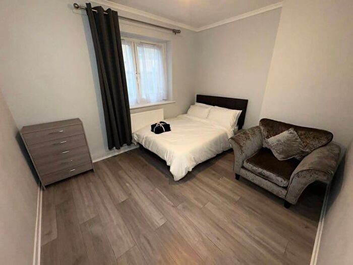 2 Bedroom Flat To Rent In Florence Road, Chiswick, W4