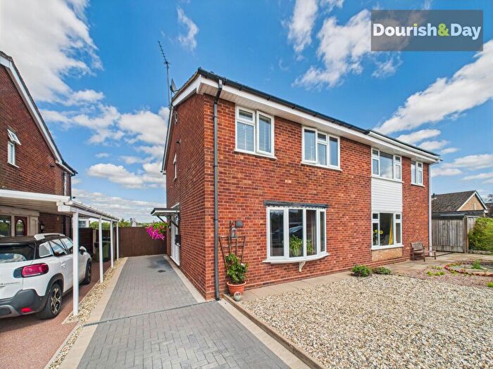 3 Bedroom Semi-Detached House For Sale In Gorsebrook Leys, Stafford, ST16