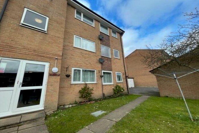 2 Bedroom Flat To Rent In Slepe Crescent, Poole, BH12