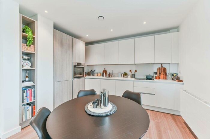 2 Bedroom Flat To Rent In College Road, Crouch End, Croydon, CR0