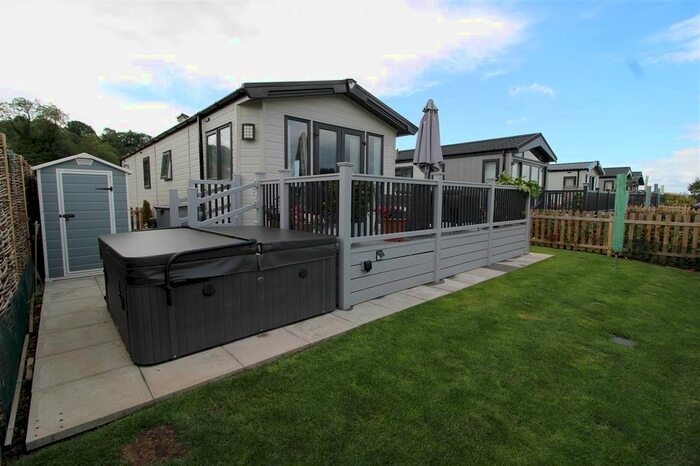 2 Bedroom Mobile/park Home For Sale In The Laurels, Riverside Country Lodges, Bleasby, Nottingham, NG14