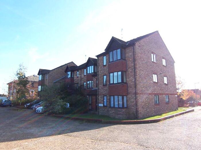 Studio To Rent In Franklin Avenue, Slough, SL2